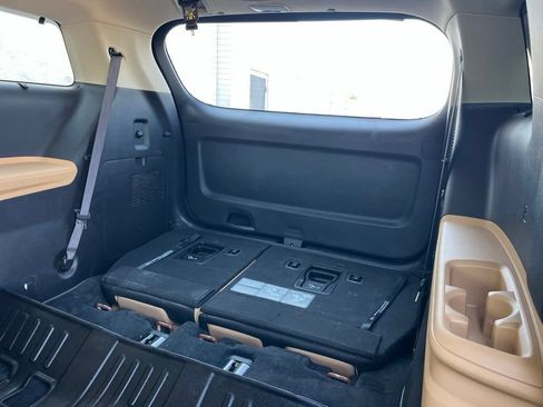 Used 2024 Kia Carnival EX FWD image 27
