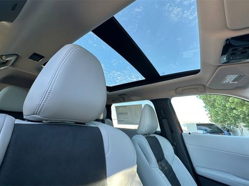 New 2025 Mitsubishi Outlander SE image 17