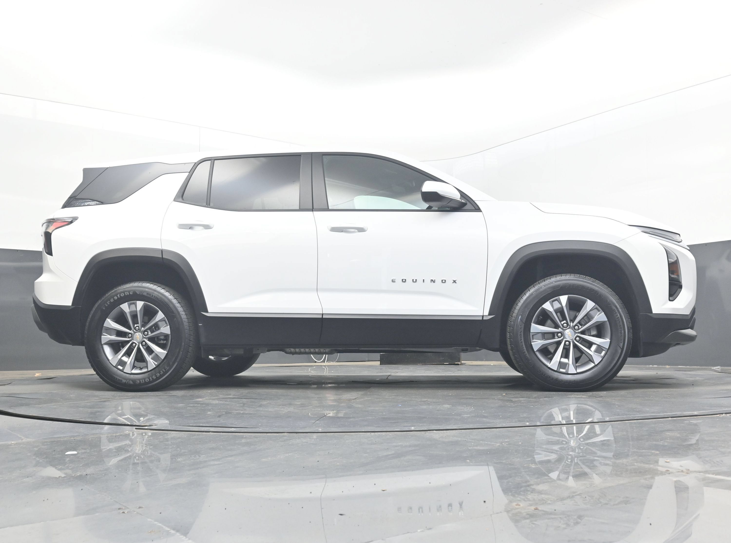 Used 2026 Chevrolet Equinox LT FWD image 32