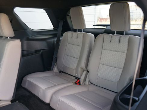 Used 2018 Ford Explorer FWD image 35