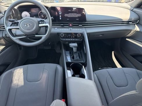 Certified 2023 Hyundai Elantra SEL w/ Convenience Package image 4