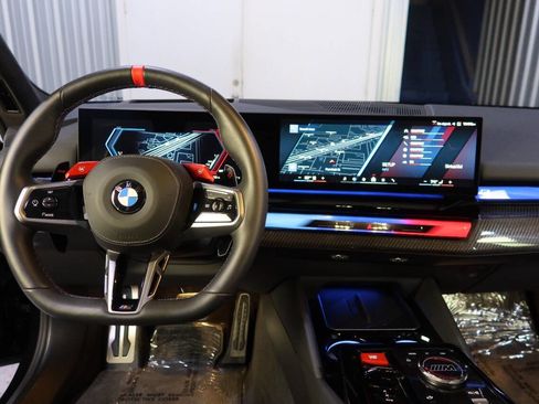 Used 2025 BMW M5 w/ Carbon Package image 20