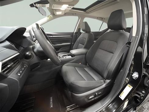 Used 2022 Nissan Altima 2.5 SV w/ SV Premium Package image 11