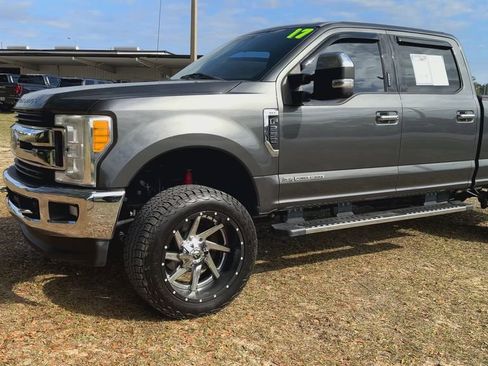 Used 2017 Ford F250 XLT w/ XLT Premium Package image 4