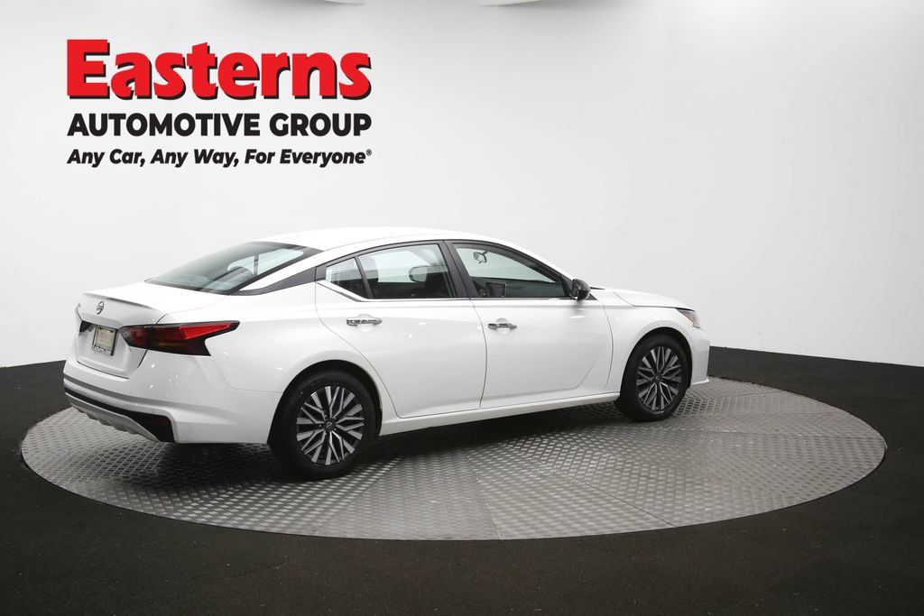 Used 2025 Nissan Altima 2.5 SV FWD image 39
