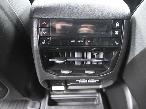 Used 2022 Jeep Grand Cherokee L Limited w/ Luxury Tech Group II AWD/4WD image 31