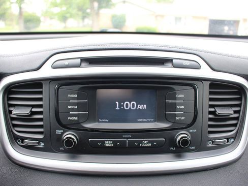 Used 2017 Kia Sorento FWD image 21