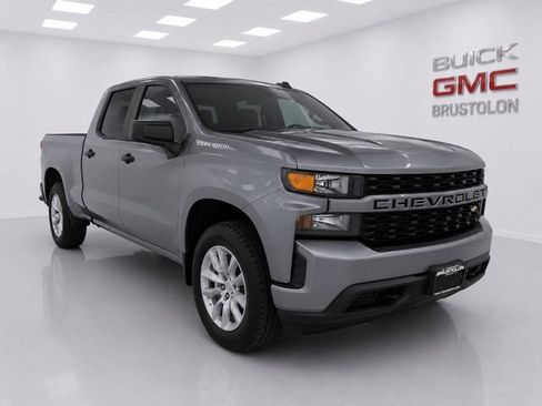 Used 2019 Chevrolet Silverado 1500 Custom w/ Custom Convenience Package AWD/4WD image 3