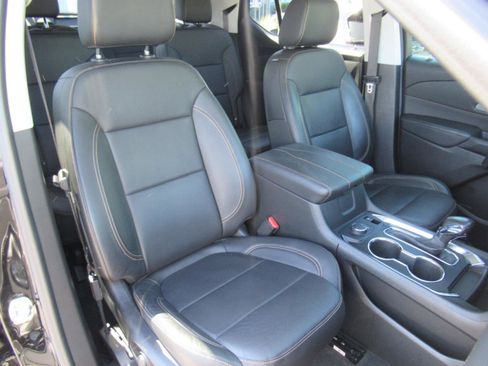 Used 2021 Chevrolet Traverse LT image 10