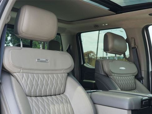 Certified 2025 Ford F450 Platinum w/ Platinum Plus Package AWD/4WD image 29
