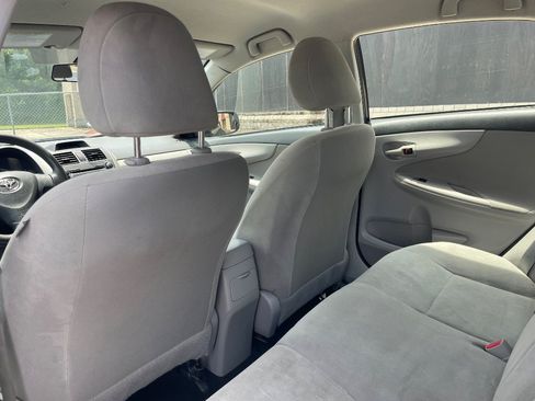 Used 2013 Toyota Corolla L FWD image 31