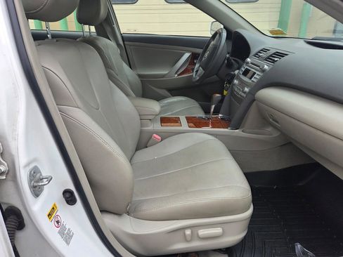 Used 2011 Toyota Camry XLE image 4