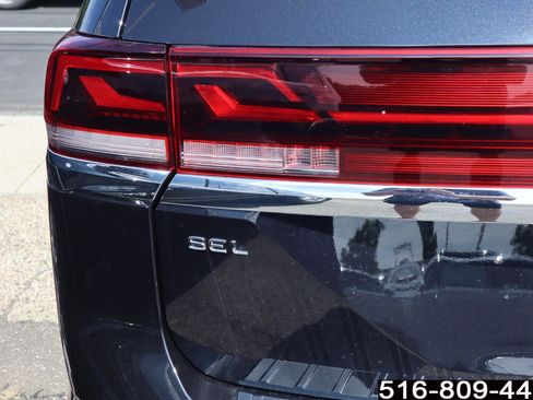 Used 2024 Volkswagen Atlas SEL Premium R-Line AWD/4WD image 36