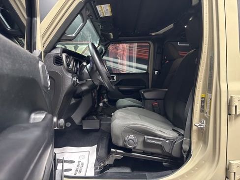 Used 2020 Jeep Gladiator Sport image 5