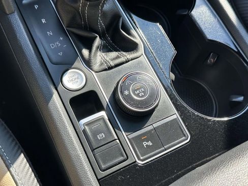 Used 2023 Volkswagen Atlas Cross Sport SE image 30