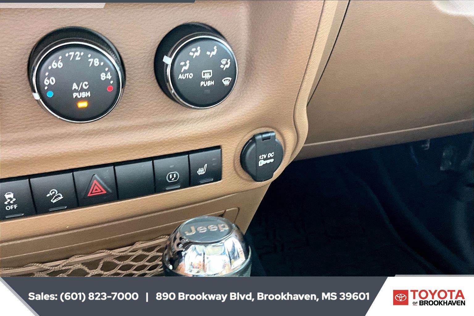 Used 2016 Jeep Wrangler Unlimited Sahara AWD/4WD image 23