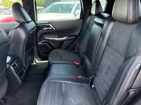 Used 2023 Mitsubishi Outlander SE FWD image 6