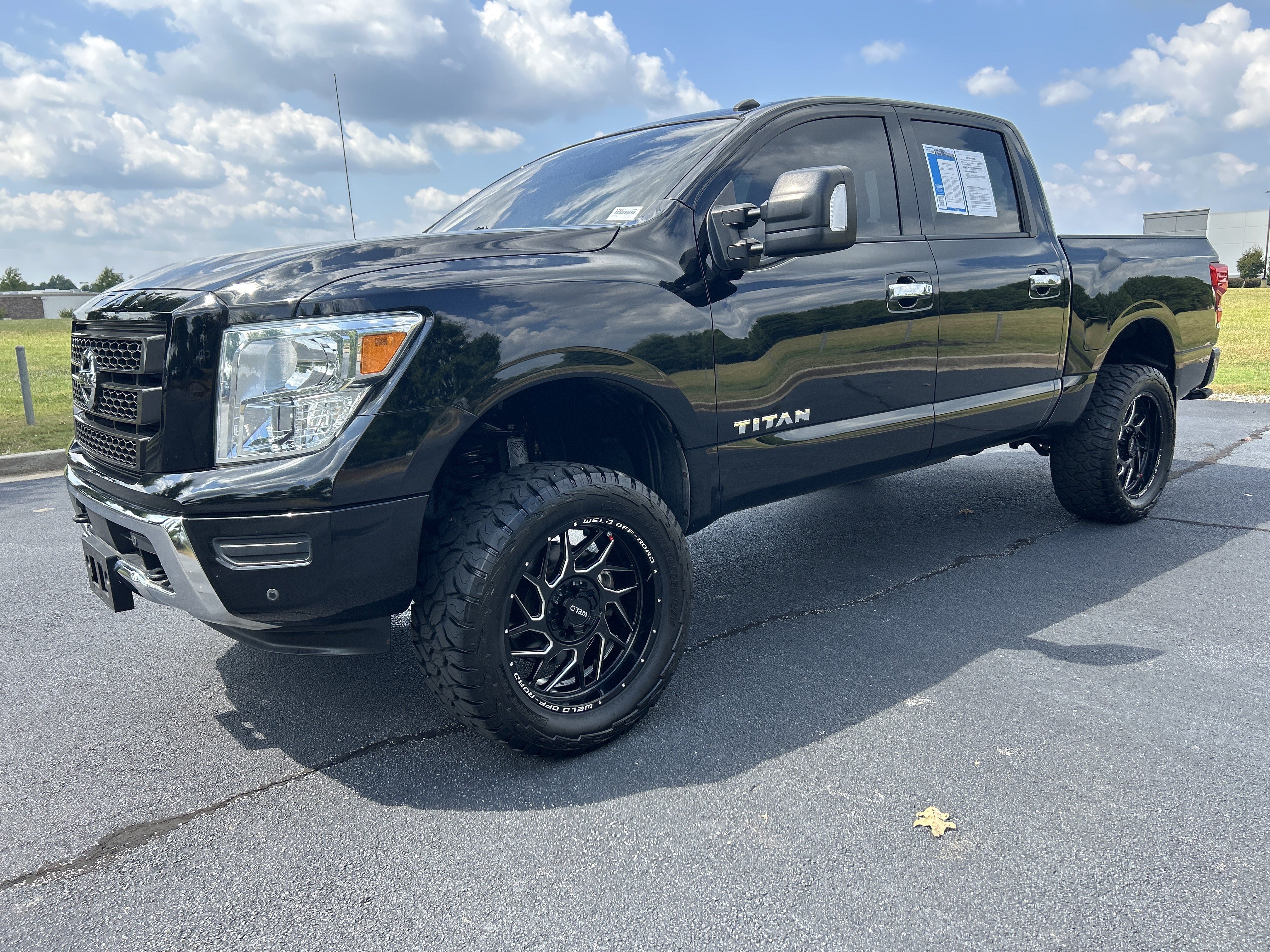 Used 2021 Nissan Titan SV w/ SV Convenience Package RWD image 5
