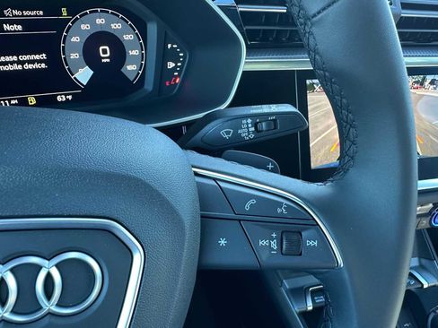 New 2025 Audi Q3 2.0T Premium image 32
