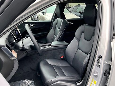 Certified 2023 Volvo XC60 B5 Plus w/ Climate Package image 8