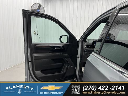 Used 2026 Chevrolet Suburban LT w/ Comfort Package AWD/4WD image 8