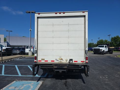 Used 2017 GMC Savana 4500 RWD image 4