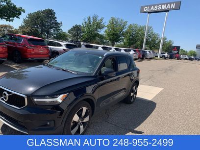 Used 2022 Volvo XC40 T5 Momentum w/ Premium Package