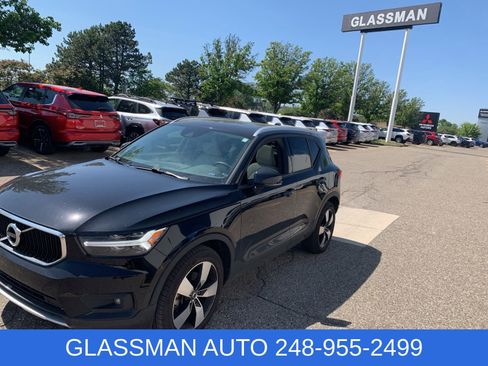 Used 2022 Volvo XC40 T5 Momentum w/ Premium Package AWD/4WD image 1