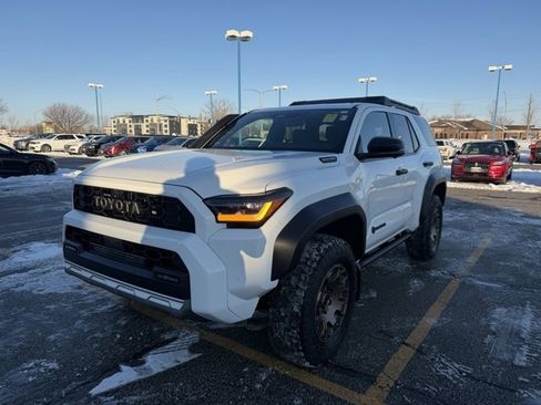 Used 2025 Toyota 4Runner 4WD image 2