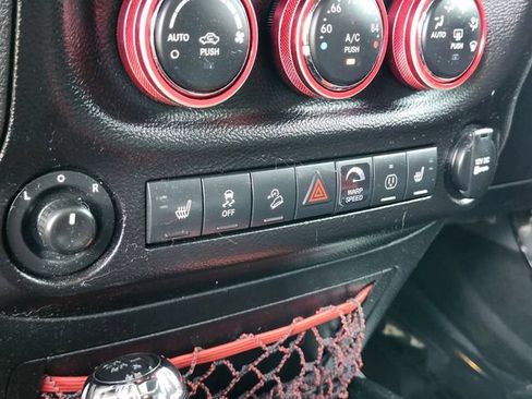 Used 2017 Jeep Wrangler Unlimited Rubicon AWD/4WD image 22