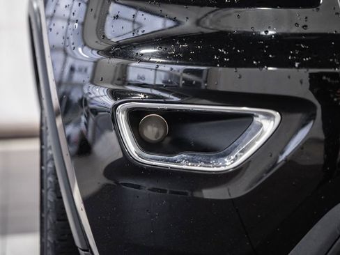 Used 2019 Jeep Grand Cherokee Laredo w/ Security & Convenience Group image 18