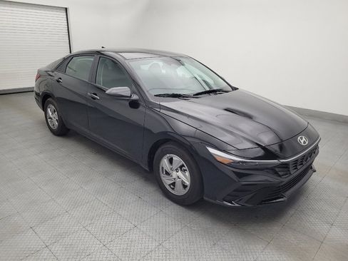 Used 2025 Hyundai Elantra SE FWD image 11