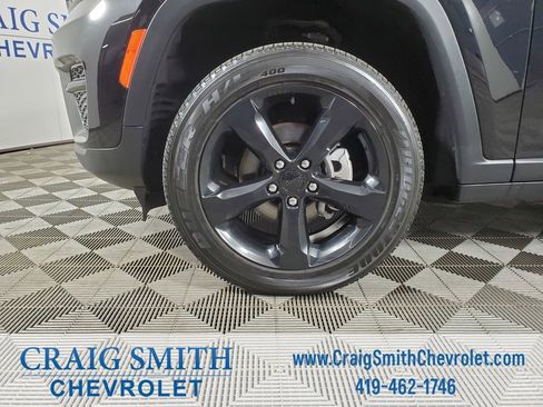 Used 2024 Jeep Grand Cherokee Altitude image 35
