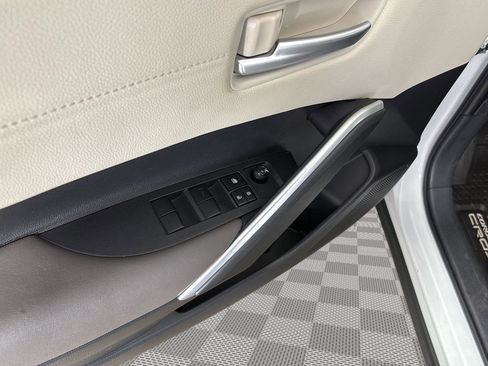 Used 2023 Toyota Corolla Cross XLE w/ Convenience Package image 25