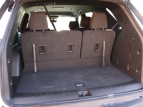 Used 2023 Chevrolet Traverse LT image 24