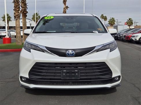 Used 2025 Toyota Sienna XLE image 8