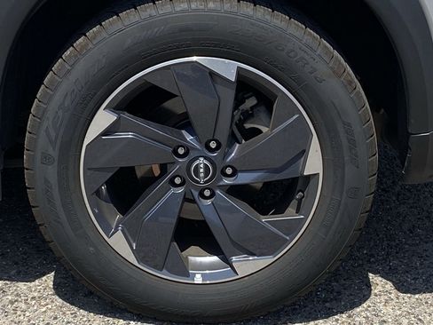 Used 2024 Nissan Rogue SV FWD image 6