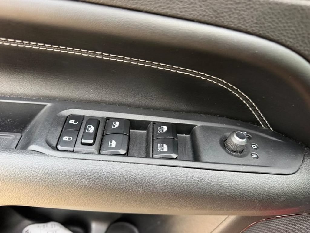 Used 2023 Jeep Compass Latitude w/ Convenience Group AWD/4WD image 18