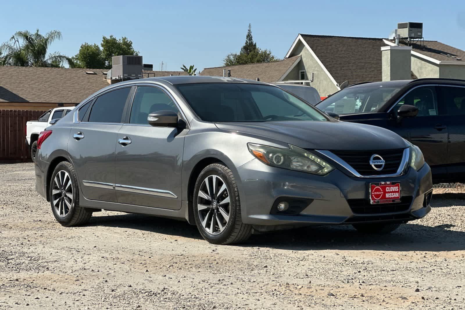 Used 2016 Nissan Altima 2.5 SL w/ 2.5 Technology w/LED Package FWD image 10