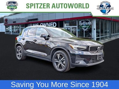 Used 2025 Volvo XC40 B5 Core