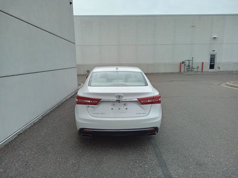Used 2018 Toyota Avalon Limited image 3