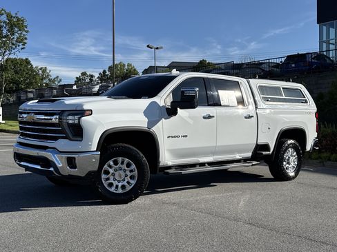 Used 2024 Chevrolet Silverado 2500 LTZ w/ LTZ Plus Package AWD/4WD image 5