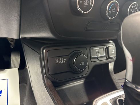 Used 2019 Jeep Renegade Sport w/ Sport Appearance Group image 20