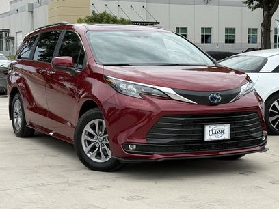 Used 2025 Toyota Sienna XLE w/ XLE Plus Package