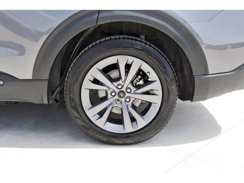 Certified 2022 Ford Explorer XLT w/ Equipment Group 202A RWD image 31