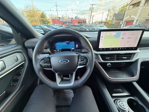Used 2025 Ford Explorer ST-Line w/ ST-Line Street Pack image 41