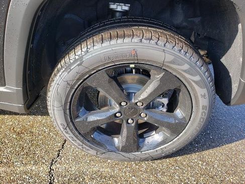 New 2025 Jeep Grand Cherokee Limited w/ Black Appearance Package image 22