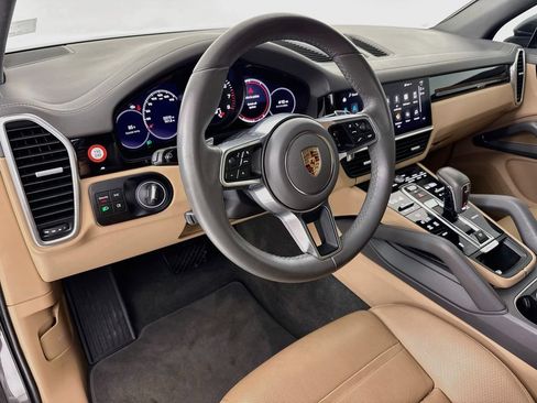 Certified 2023 Porsche Cayenne AWD/4WD image 4