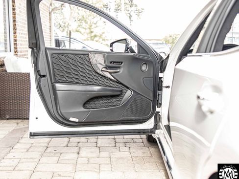 Used 2020 Lexus LS 500h AWD image 34