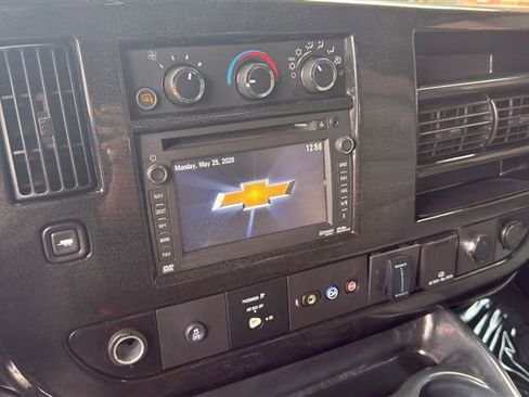 Used 2015 Chevrolet Express 2500 Extended RWD image 37
